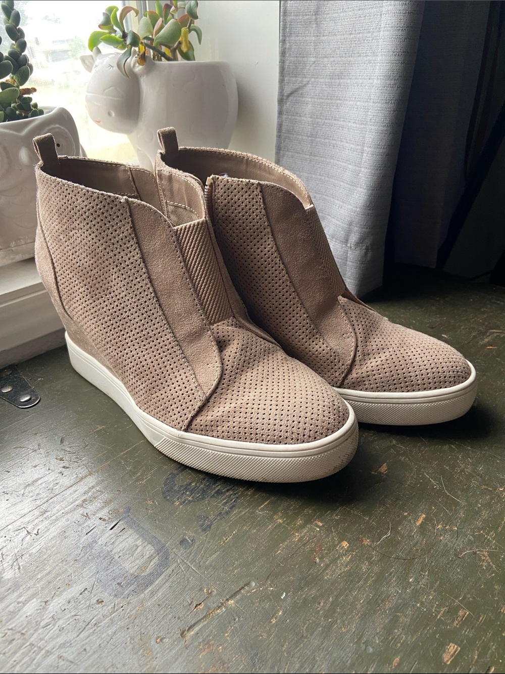 Mia wedges